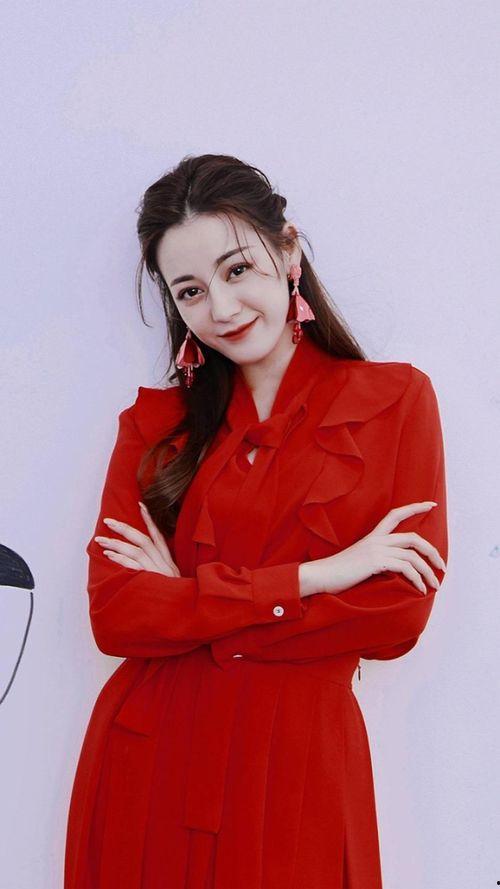 迪丽热巴吃瓜娱乐